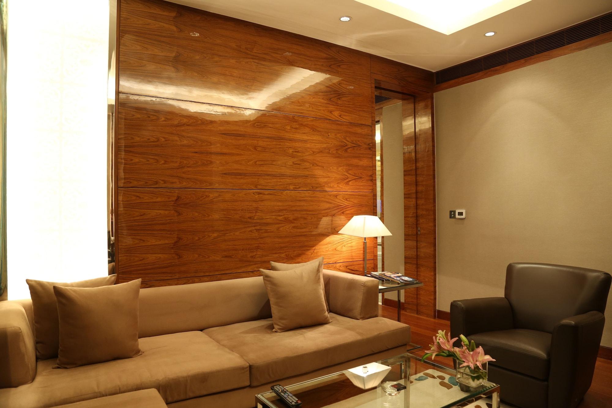 Taj City Centre Gurugram Gurgaon Exteriör bild A suite at the hotel