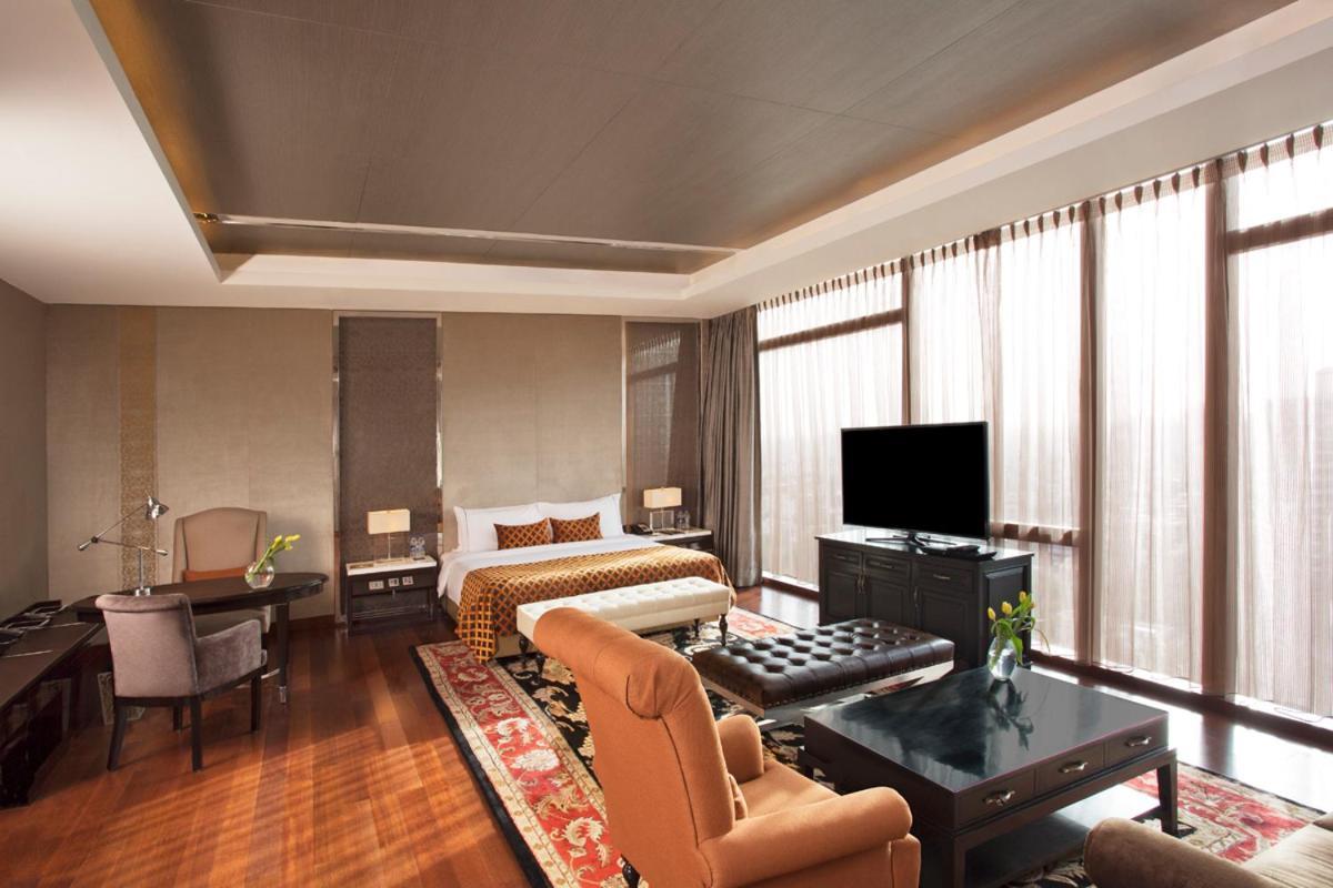 Taj City Centre Gurugram Gurgaon Exteriör bild A suite at the Taj Mahal Palace, Mumbai