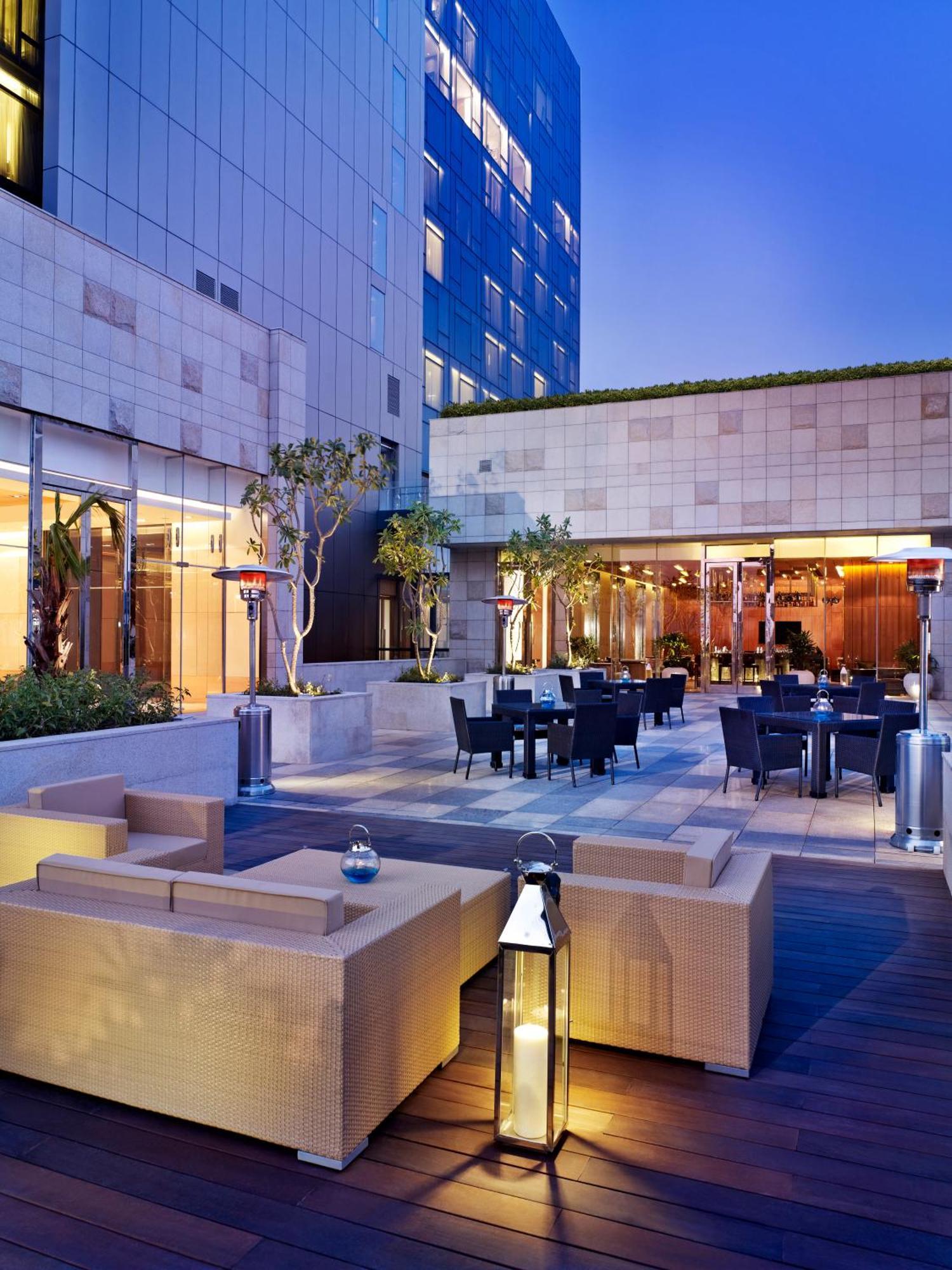 Taj City Centre Gurugram Gurgaon Exteriör bild The Terrace