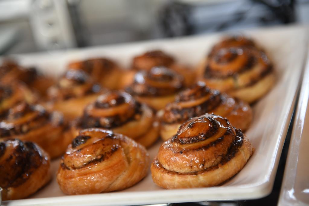 Taj City Centre Gurugram Gurgaon Exteriör bild Cinnamon rolls