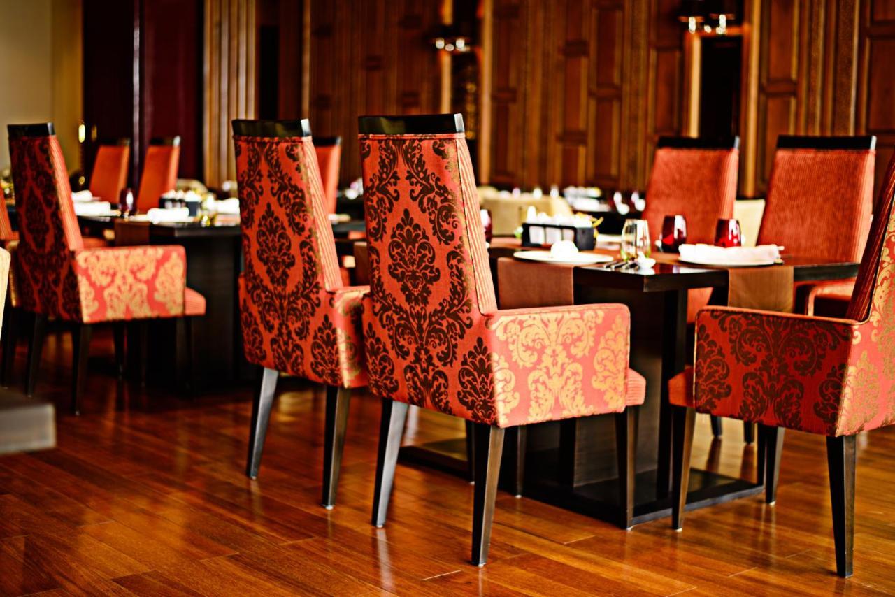 Taj City Centre Gurugram Gurgaon Exteriör bild Interior of the restaurant