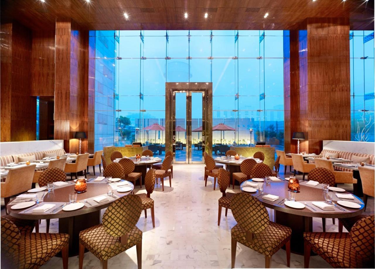 Taj City Centre Gurugram Gurgaon Exteriör bild The restaurant