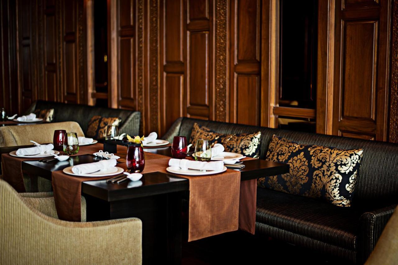Taj City Centre Gurugram Gurgaon Exteriör bild The interior of the restaurant
