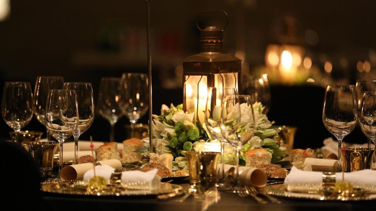Taj City Centre Gurugram Gurgaon Exteriör bild A table set for a formal dinner