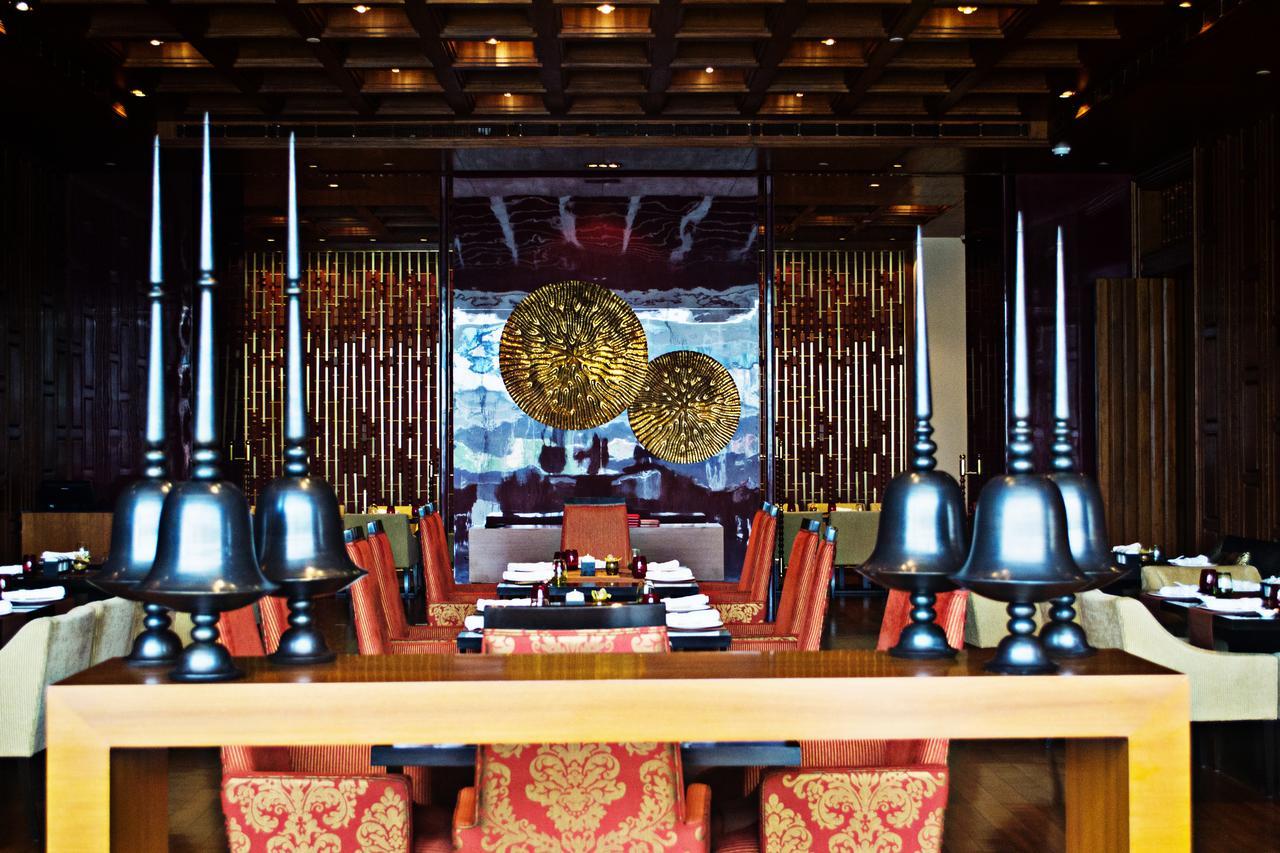 Taj City Centre Gurugram Gurgaon Exteriör bild The interior of the restaurant