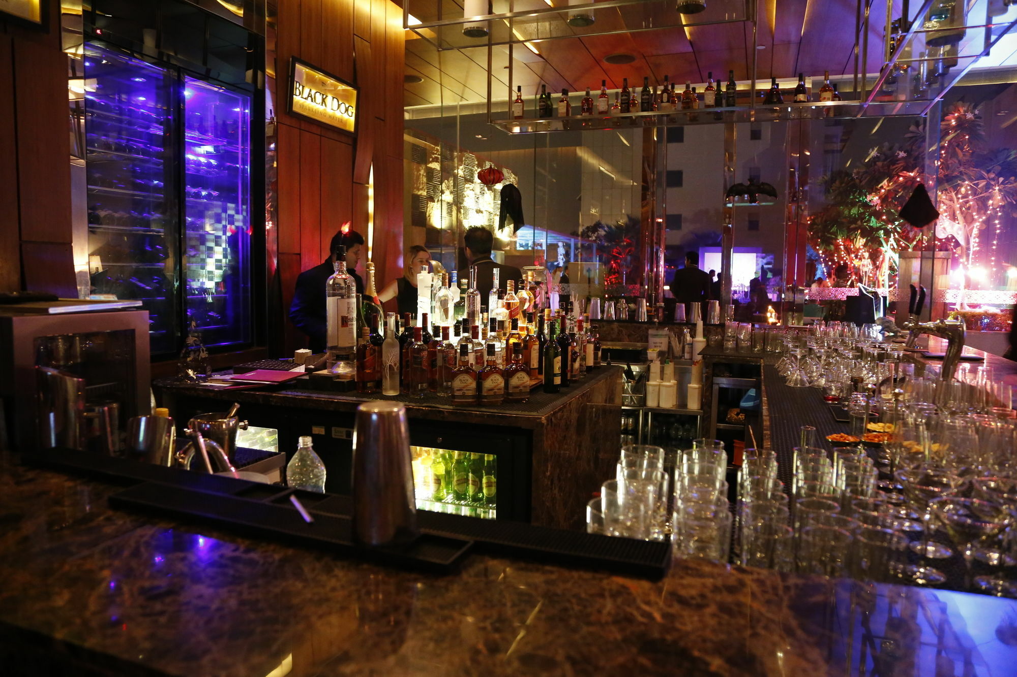 Taj City Centre Gurugram Gurgaon Exteriör bild The bar at the 360° Club