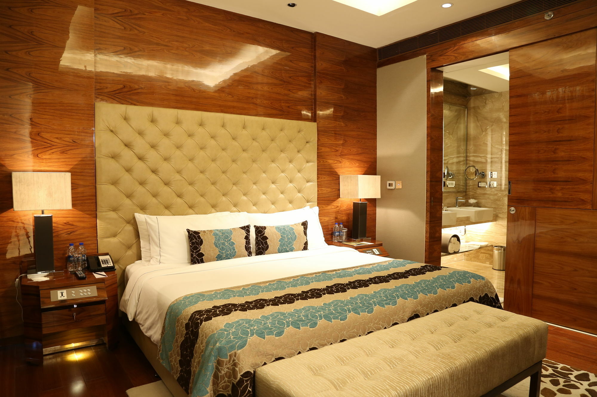 Taj City Centre Gurugram Gurgaon Exteriör bild A bedroom at the Taj Bengal
