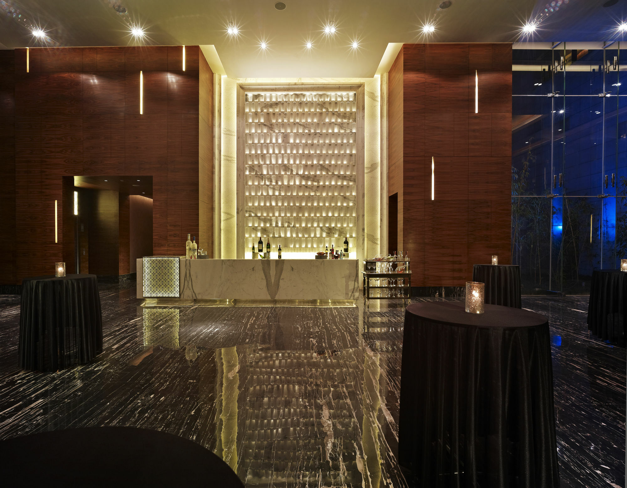 Taj City Centre Gurugram Gurgaon Exteriör bild The Bar