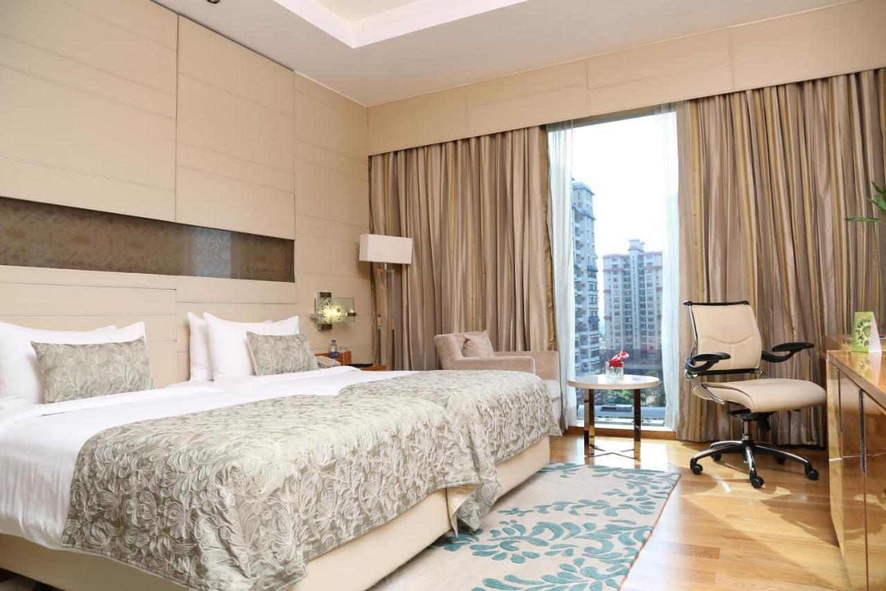 Taj City Centre Gurugram Gurgaon Exteriör bild A room at the hotel
